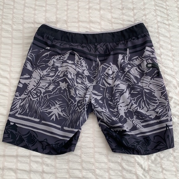 Dakine Board shorts - Picture 2 of 2